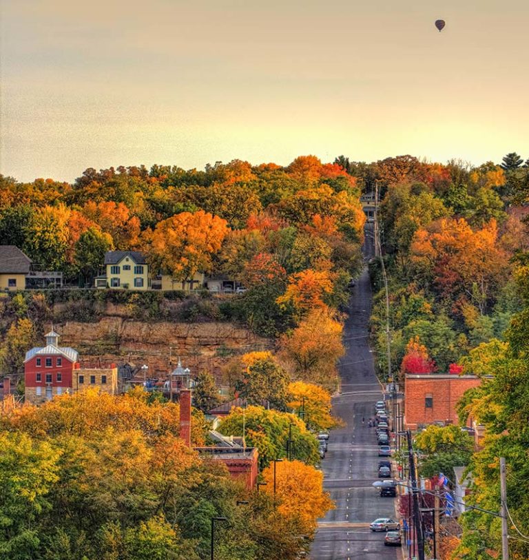 10 BEST Places For Fall Colors In Stillwater, Minnesota